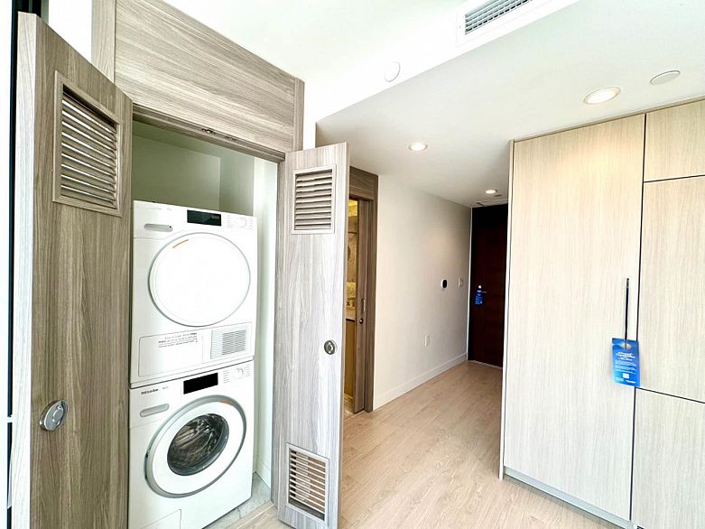 1318 1768 Cook Street