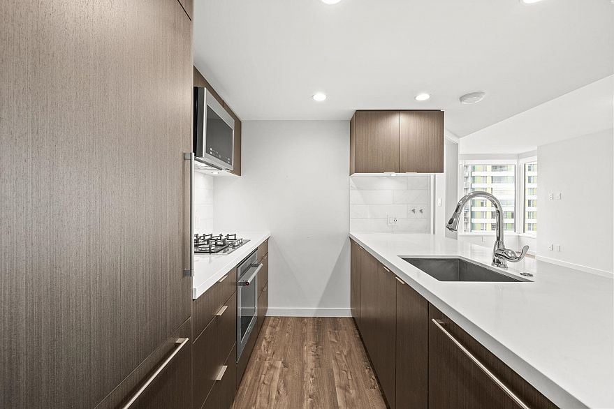 2407 8189 Cambie Street