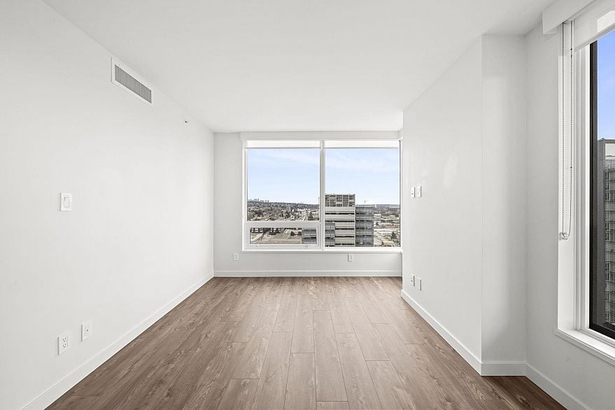 2407 8189 Cambie Street