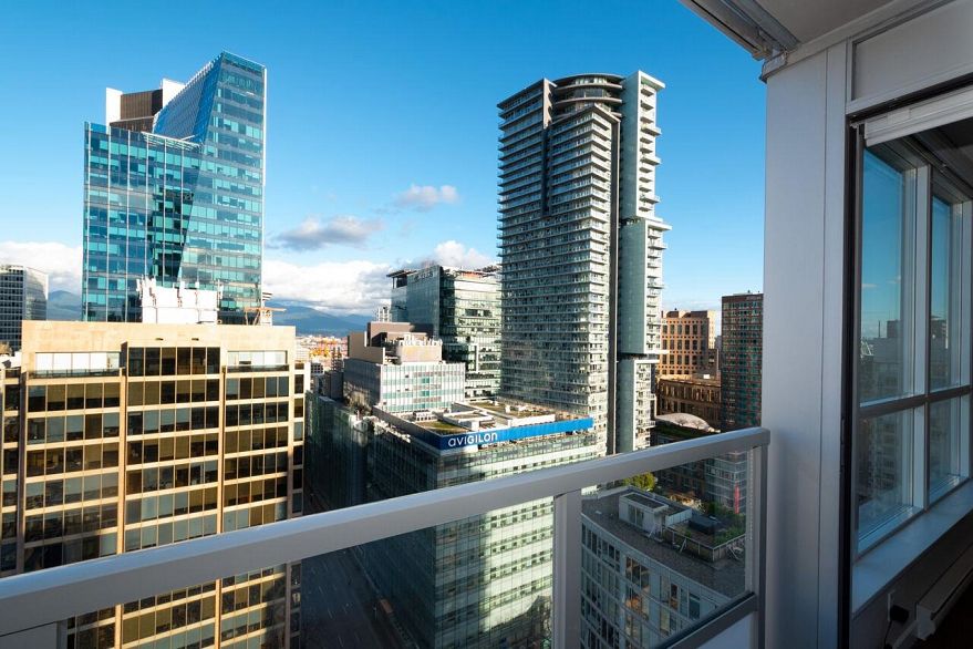 2102 833 Seymour Street