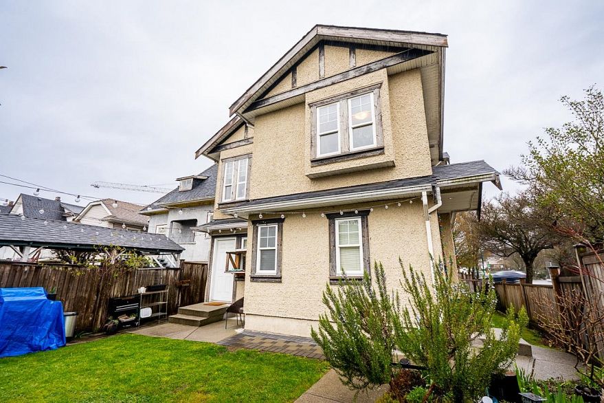 2849 Lakewood Drive