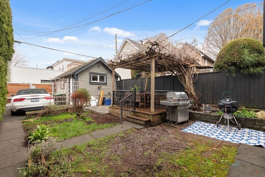 557 Prior Street