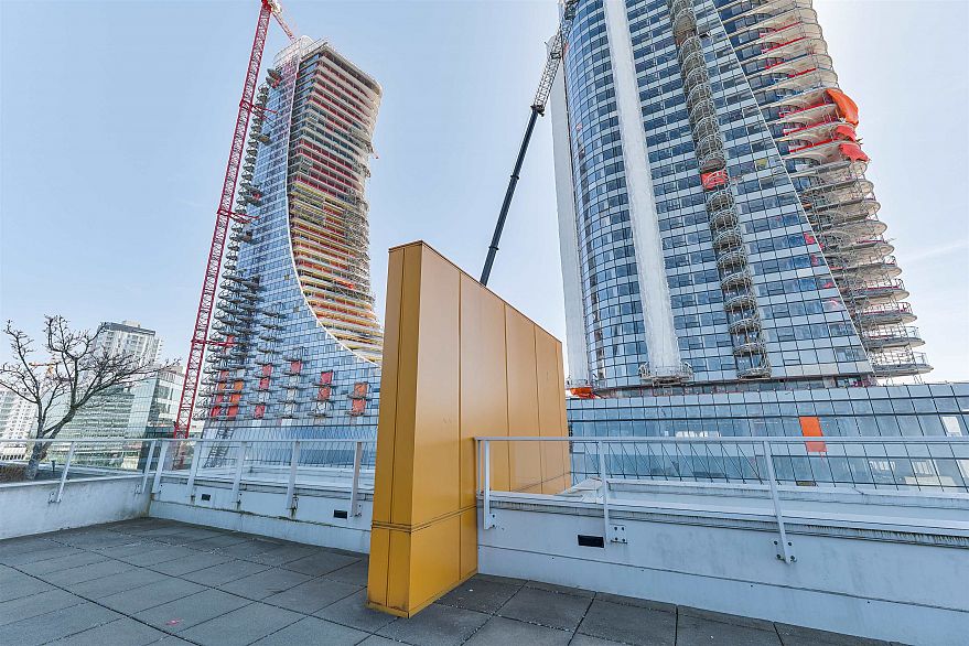 202 655 W 41st Avenue