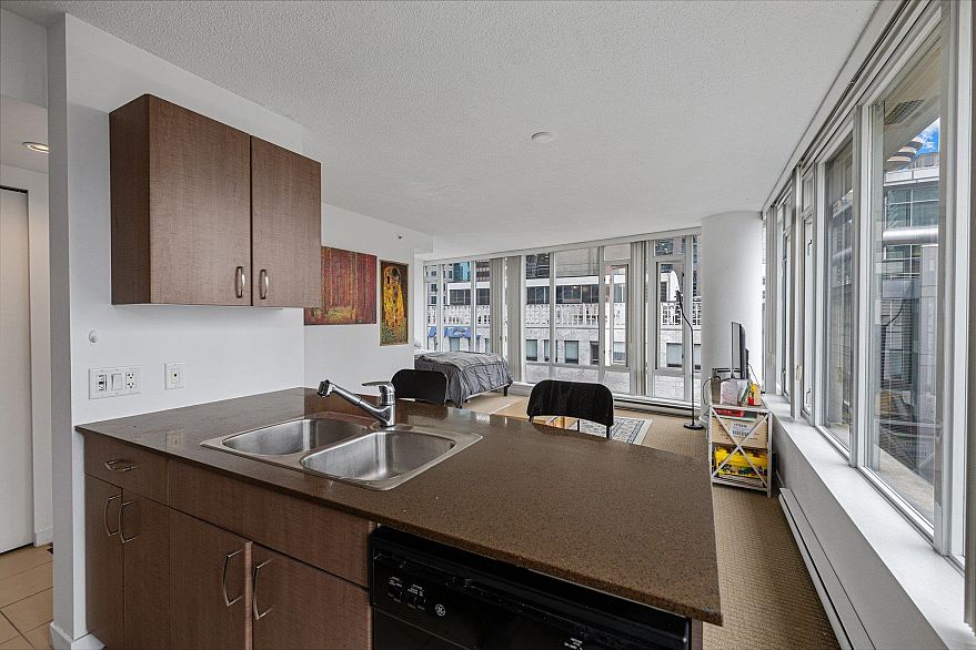 718 610 Granville Street