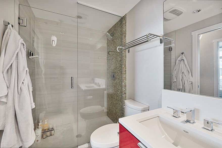 820 1777 W 7th Avenue