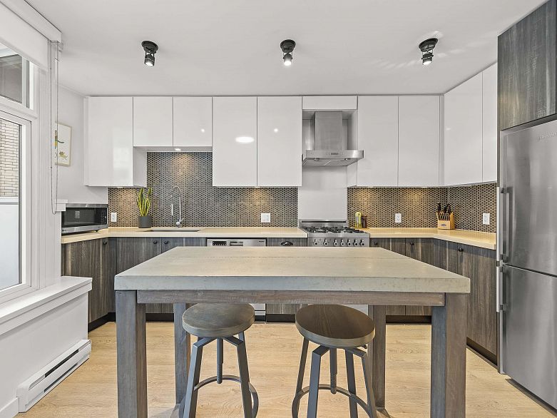 502 311 E 6th Avenue