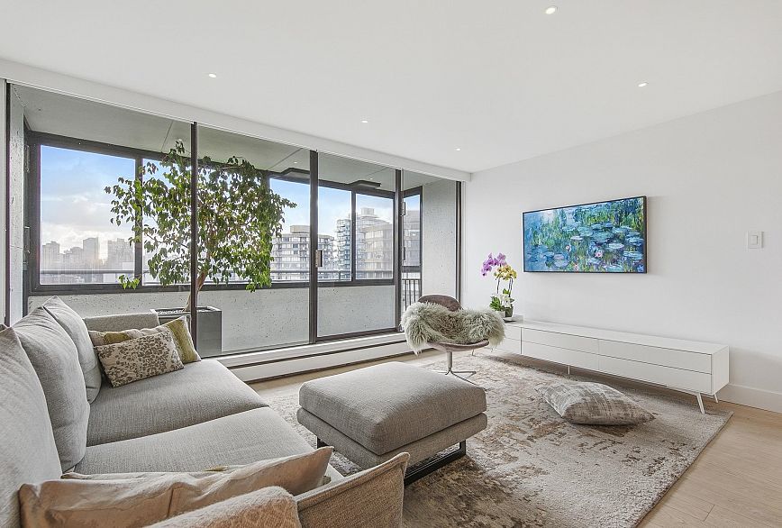 1806 1725 Pendrell Street