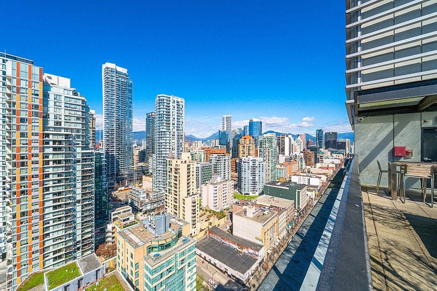 1703 1325 Rolston Street