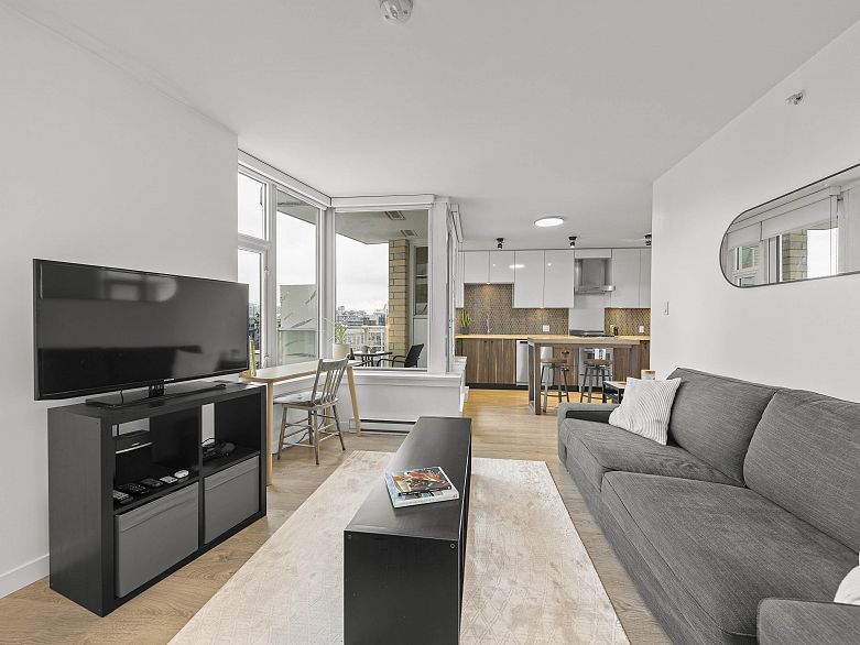 502 311 E 6th Avenue