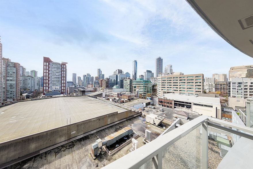 907 833 Seymour Street