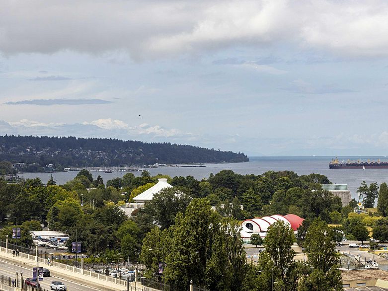 1104 889 Pacific Street