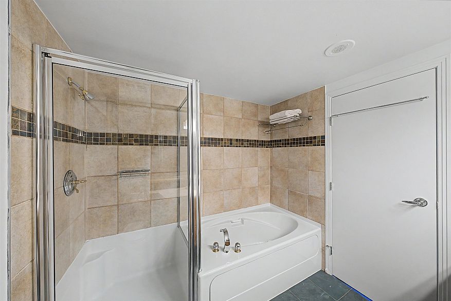 TH A 1199 Marinaside Crescent