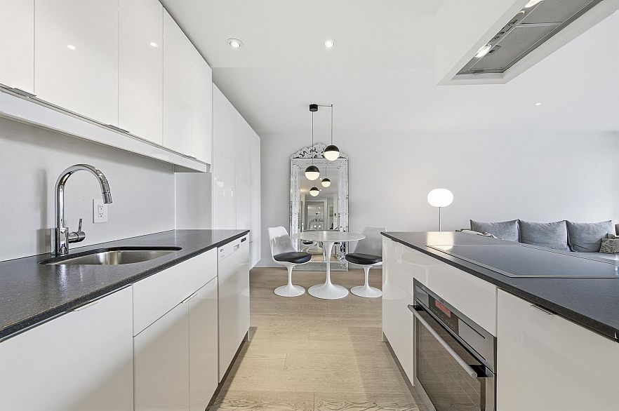 1806 1725 Pendrell Street