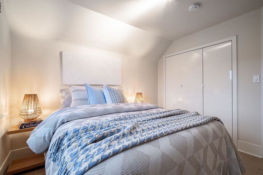 2011 Creelman Avenue