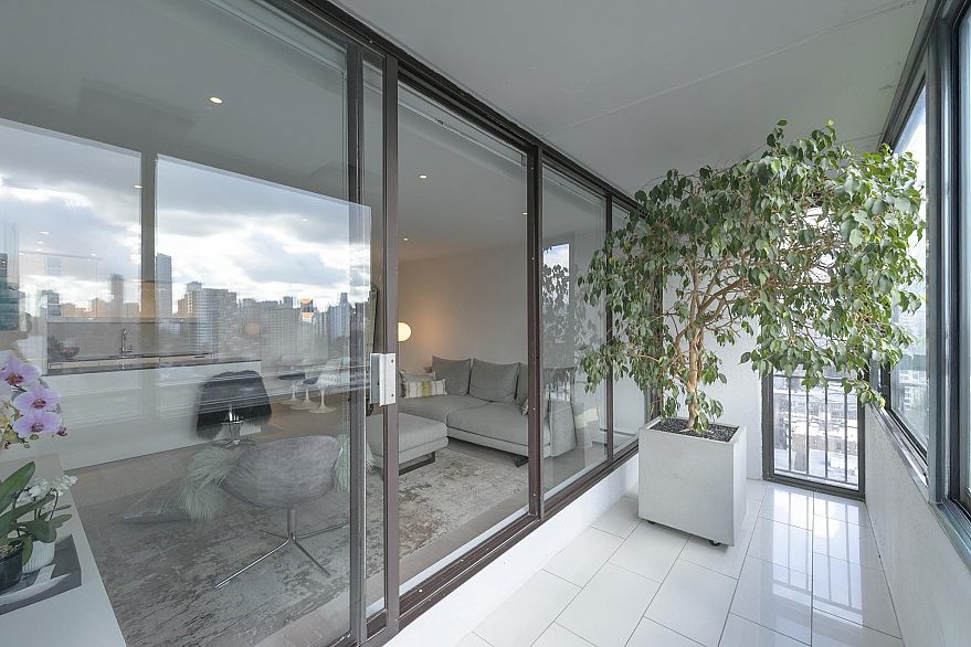 1806 1725 Pendrell Street