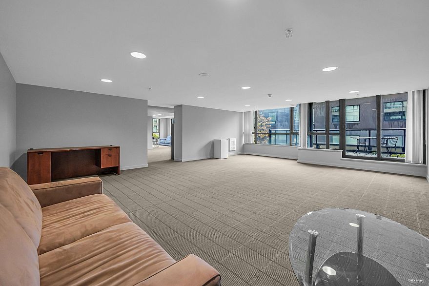 1001 928 Homer Street