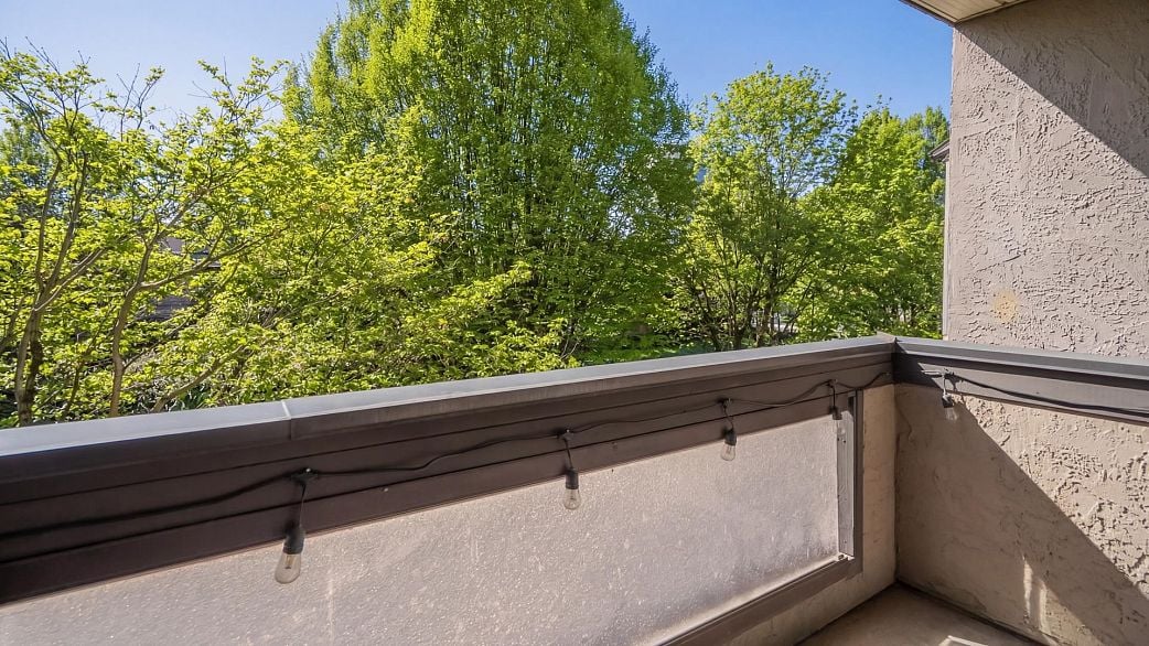 305 975 W 13th Avenue