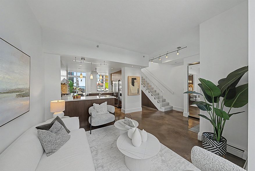 TH A 1199 Marinaside Crescent