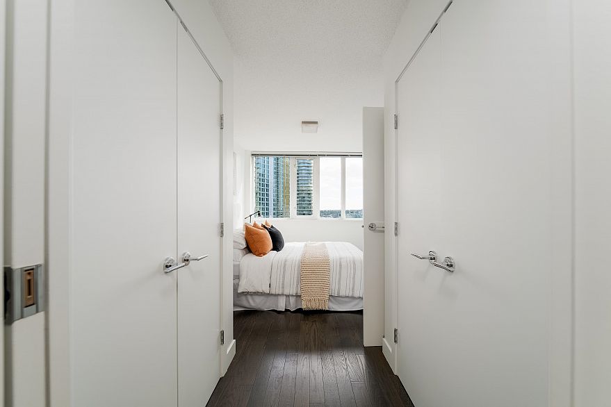 1703 1325 Rolston Street