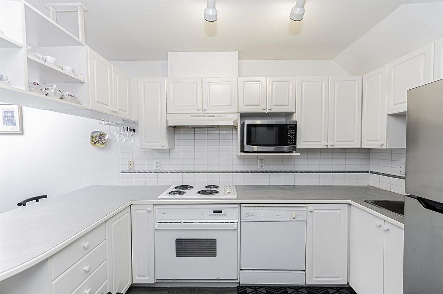 PH6 5723 Balsam Street