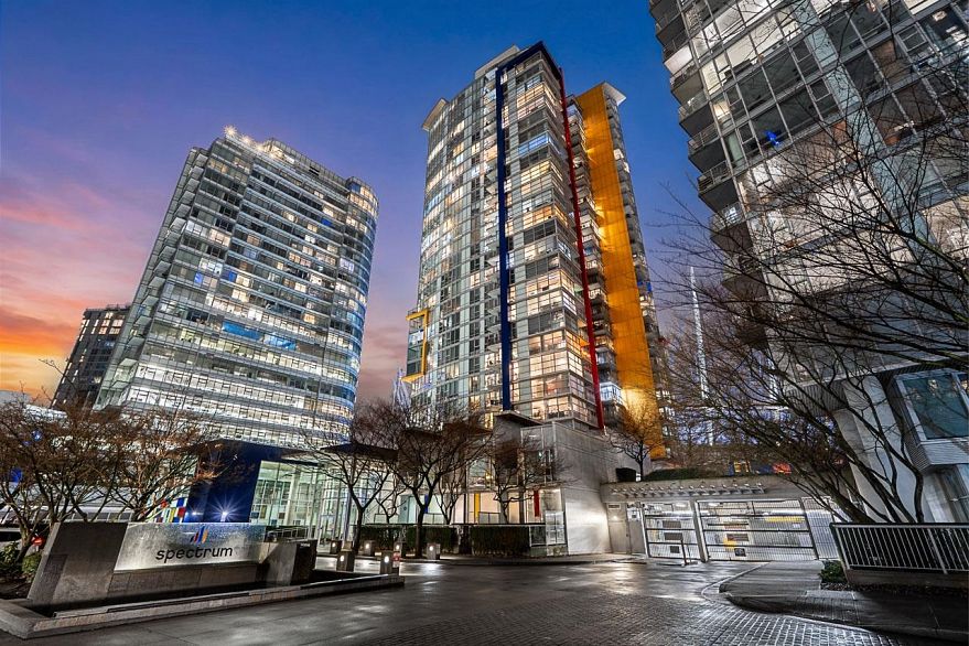 2803 111 W Georgia Street