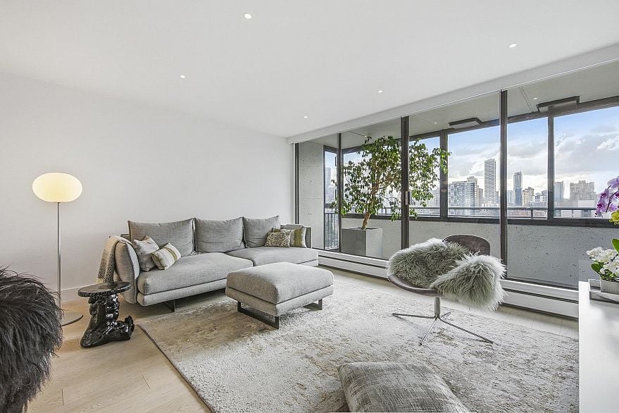 1806 1725 Pendrell Street