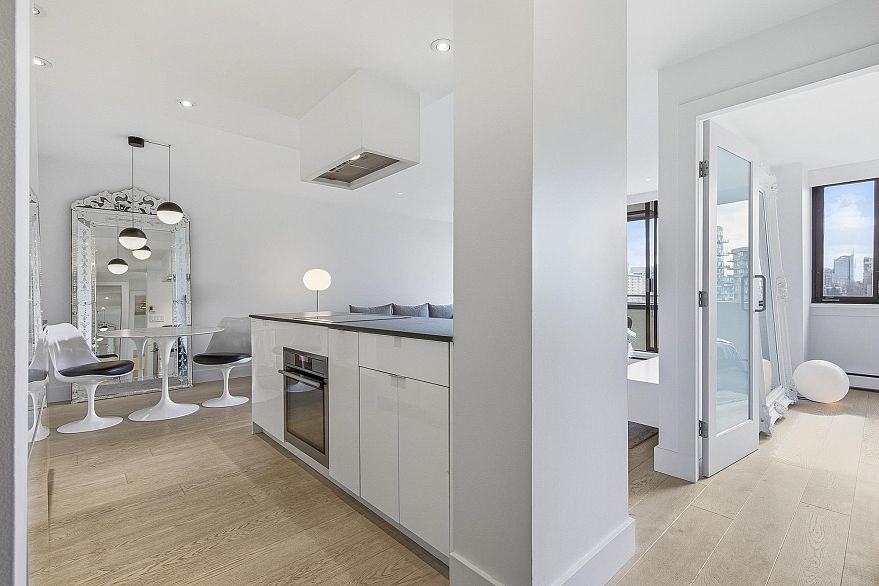 1806 1725 Pendrell Street