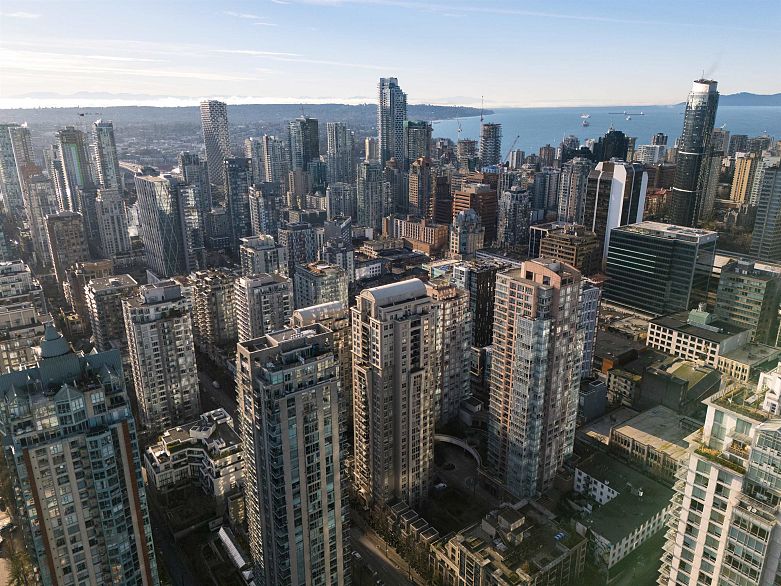 1203 969 Richards Street