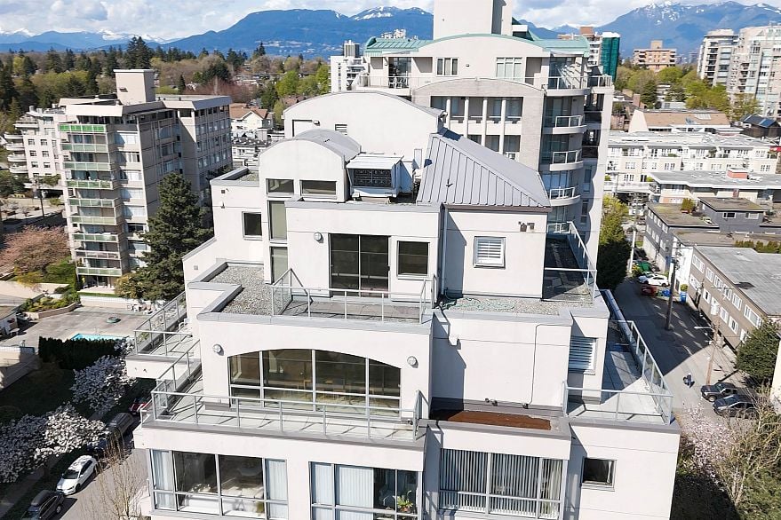 1100 5890 Balsam Street