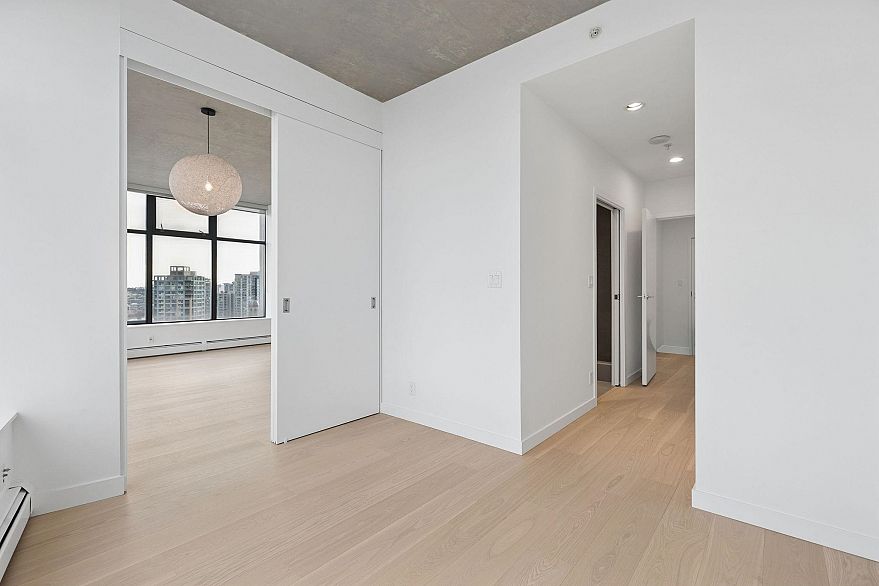 2904 108 W Cordova Street