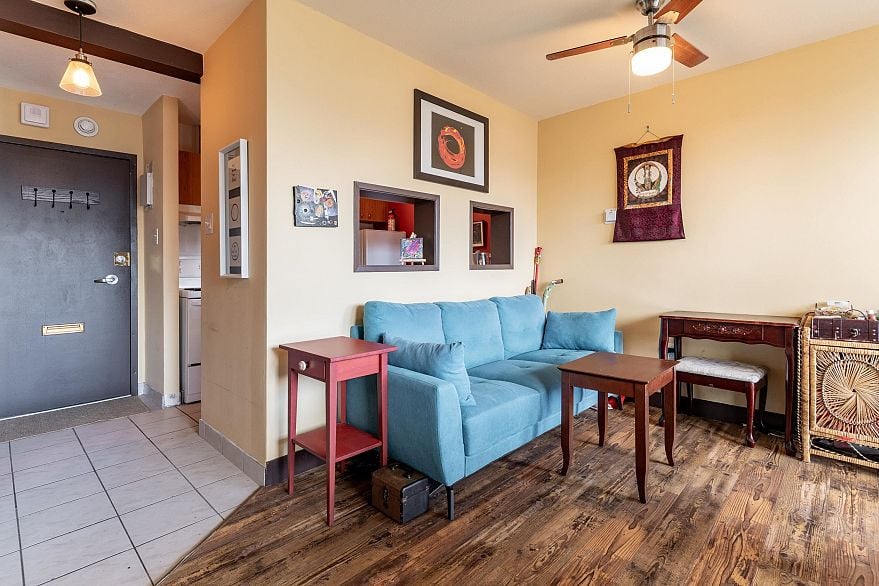 1403 1330 Harwood Street