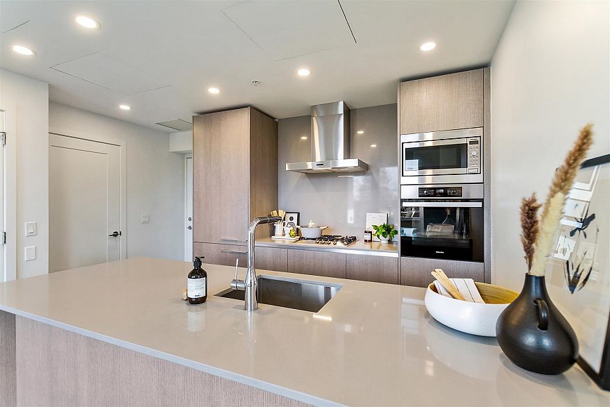 302 4908 Cambie Street