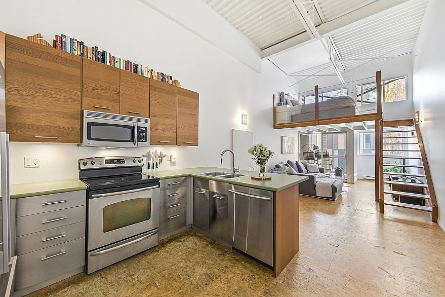 C6 238 E 10th Avenue