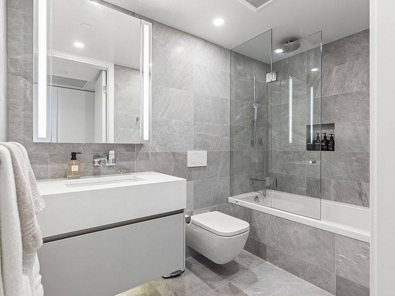 1104 889 Pacific Street