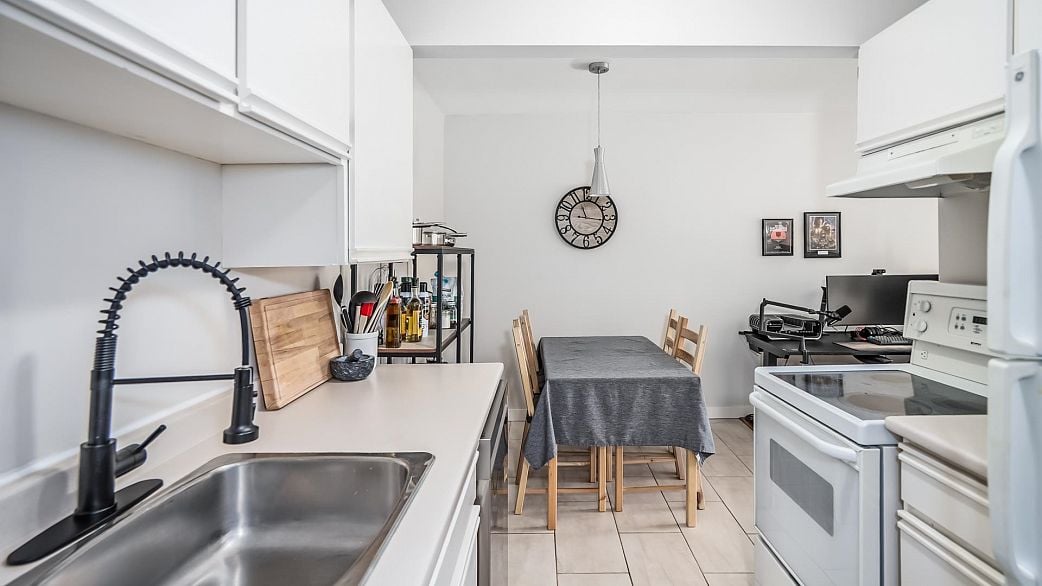 305 975 W 13th Avenue