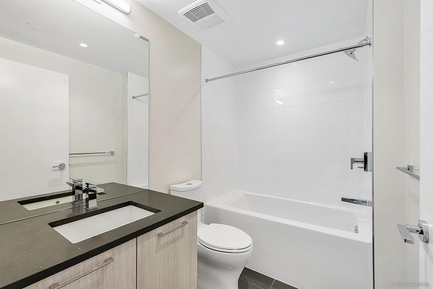 3559 E Kent Avenue North