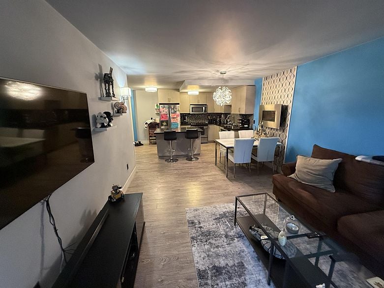 117 2416 W 3rd Avenue