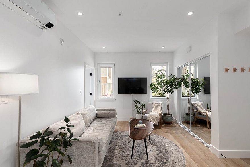 101 239 E 16th Avenue