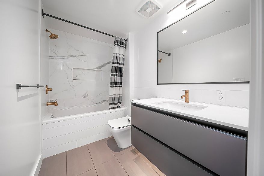 106 458 W 63rd Avenue