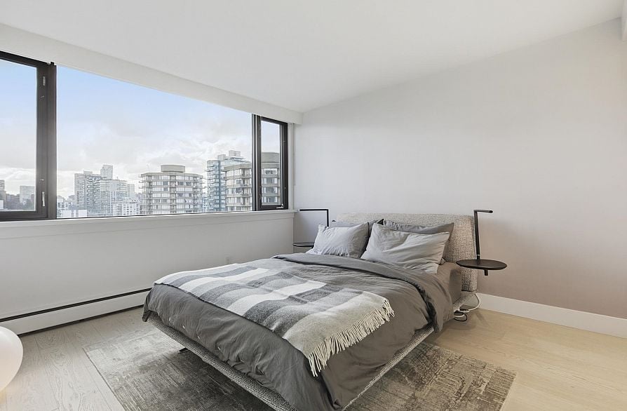 1806 1725 Pendrell Street