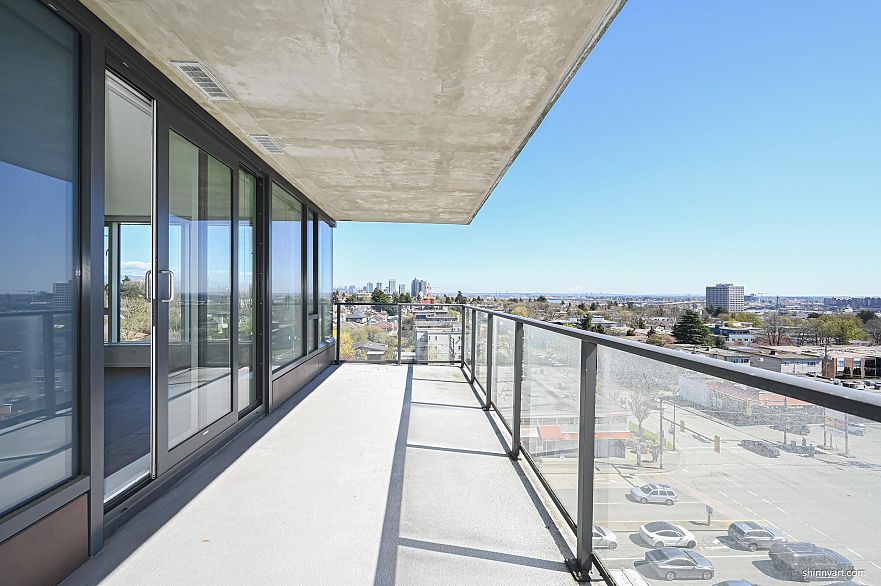 808 8555 Granville Street