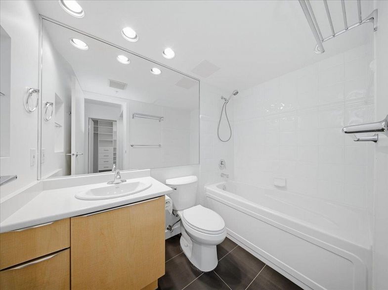 1107 1003 Pacific Street