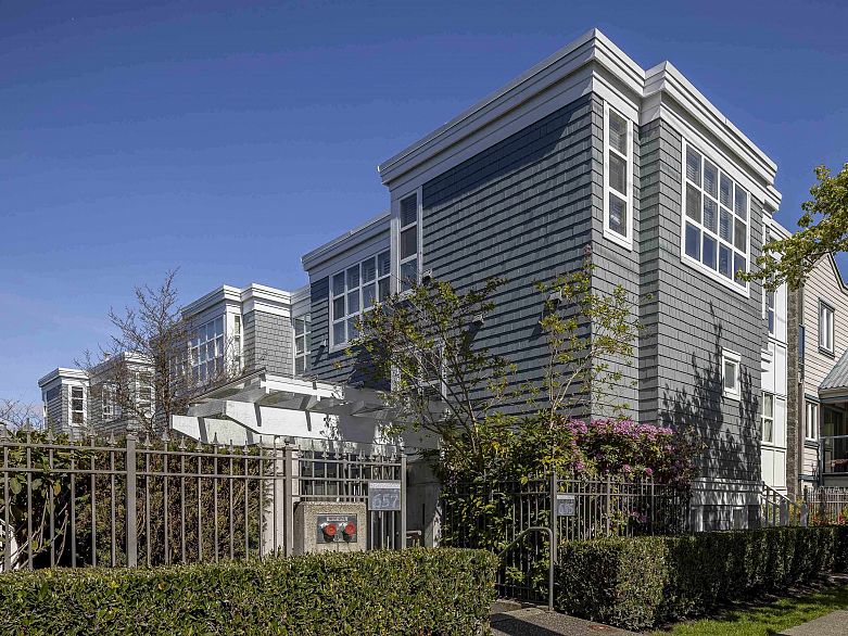 210 655 W 7th Avenue