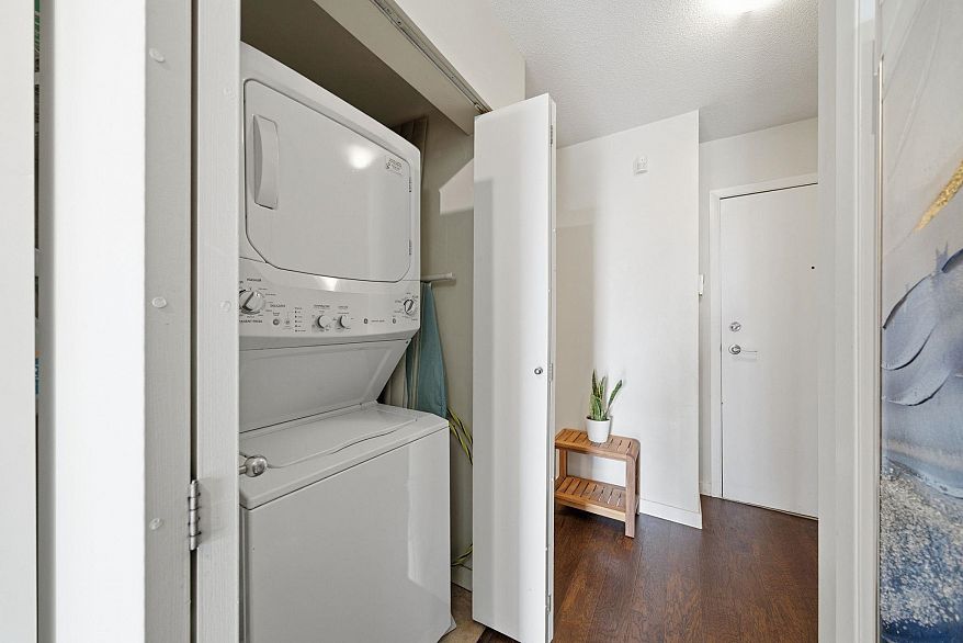 1808 193 Aquarius Mews