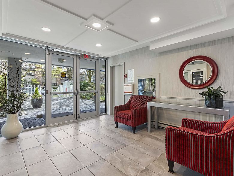 1102 5425 Yew Street