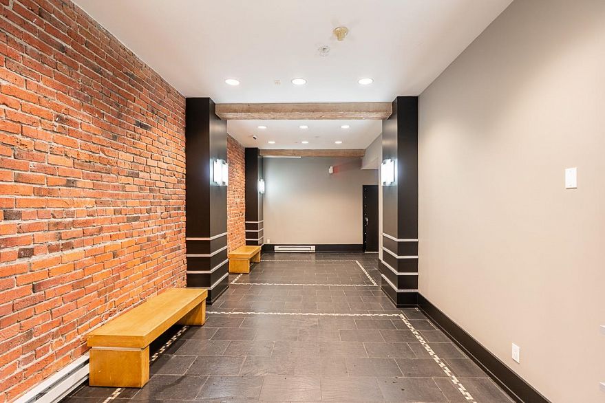 406 1072 Hamilton Street