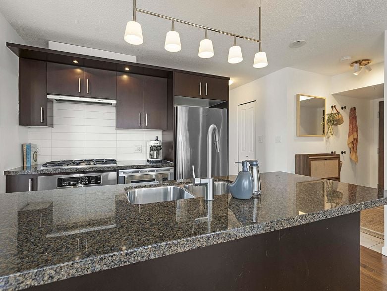 706 1650 W 7th Avenue