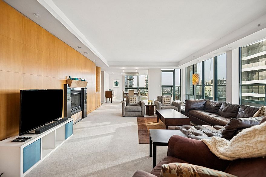 PH 3-4 1383 Howe Street