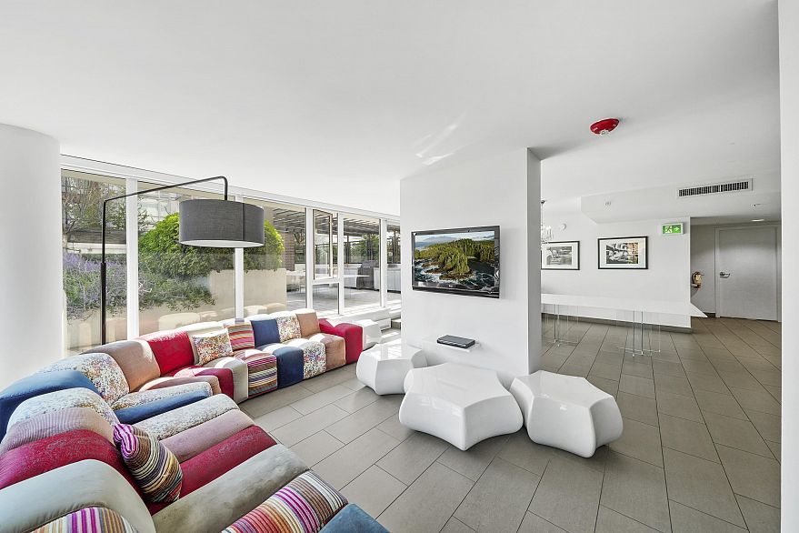 1205 188 Keefer Street