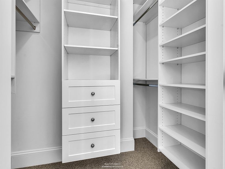 3 4088 Maple Crescent